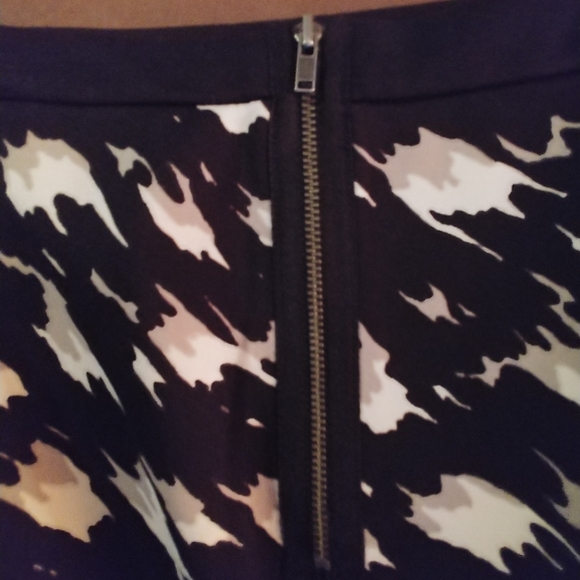 The Limited - Picture 2 of 4